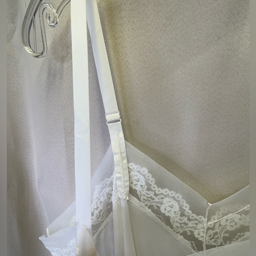 Philmaid Vintage Sheer Slip Dress Beautiful lace detail at the front and hemline - Picture 5 of 12